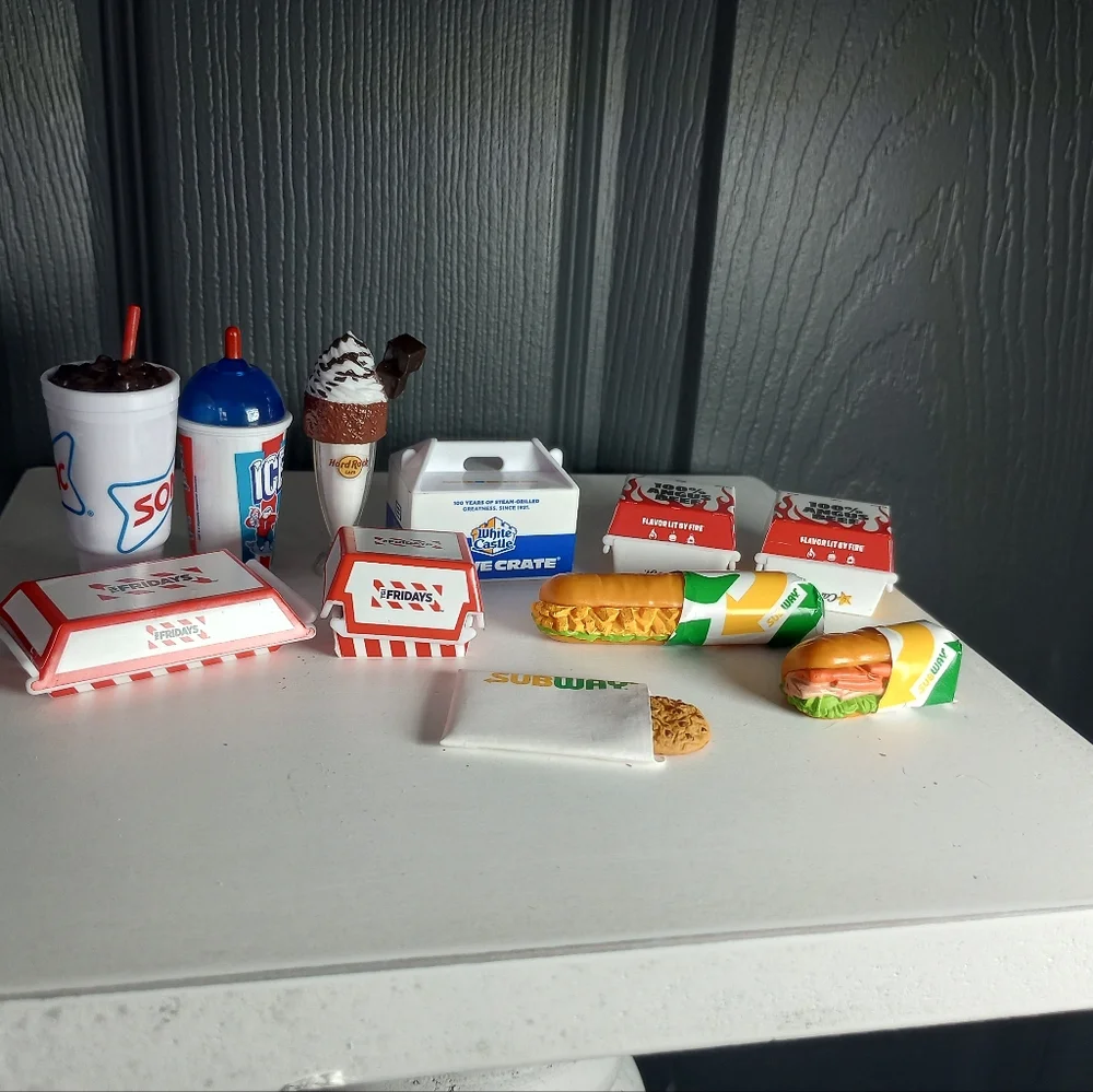 Zuru Mini Brands Foodie Subway TGI Fridays Whitecastle Sonic Hard Rock Carlos JR